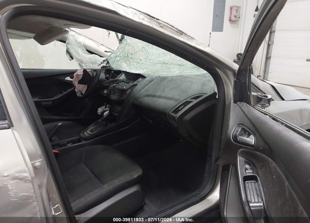 2015 FORD FOCUS SE VIN: 1FADP3K2XFL282626