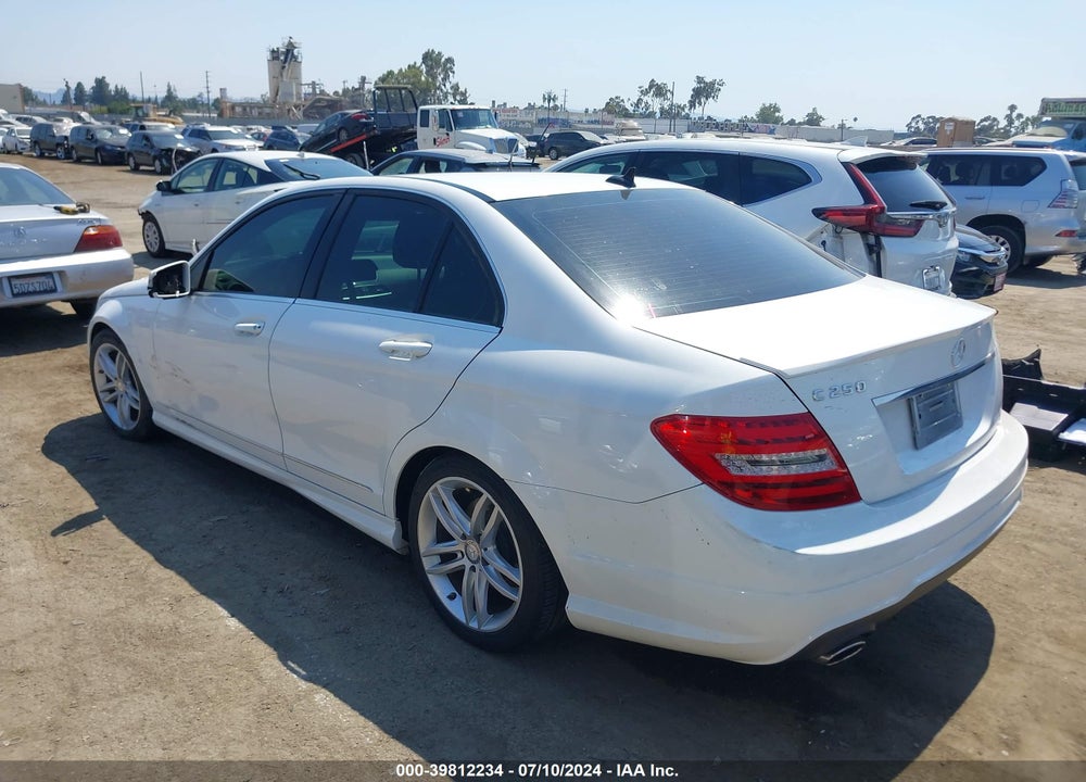 2013 MERCEDES-BENZ C 250 LUXURY/SPORT VIN: WDDGF4HBXDF971722
