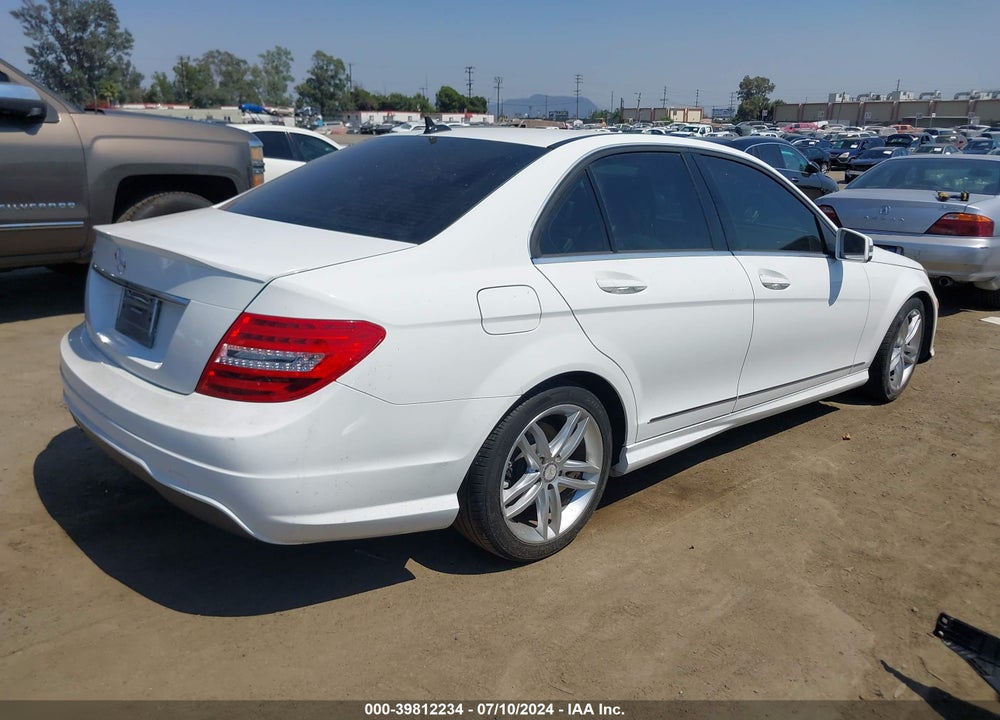 2013 MERCEDES-BENZ C 250 LUXURY/SPORT VIN: WDDGF4HBXDF971722