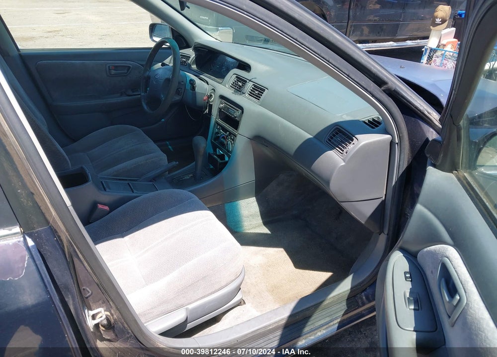 1998 TOYOTA CAMRY LE VIN: JT2BG22KXW0109727