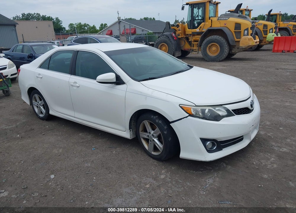 2013 TOYOTA CAMRY SE VIN: 4T1BF1FK5DU704632