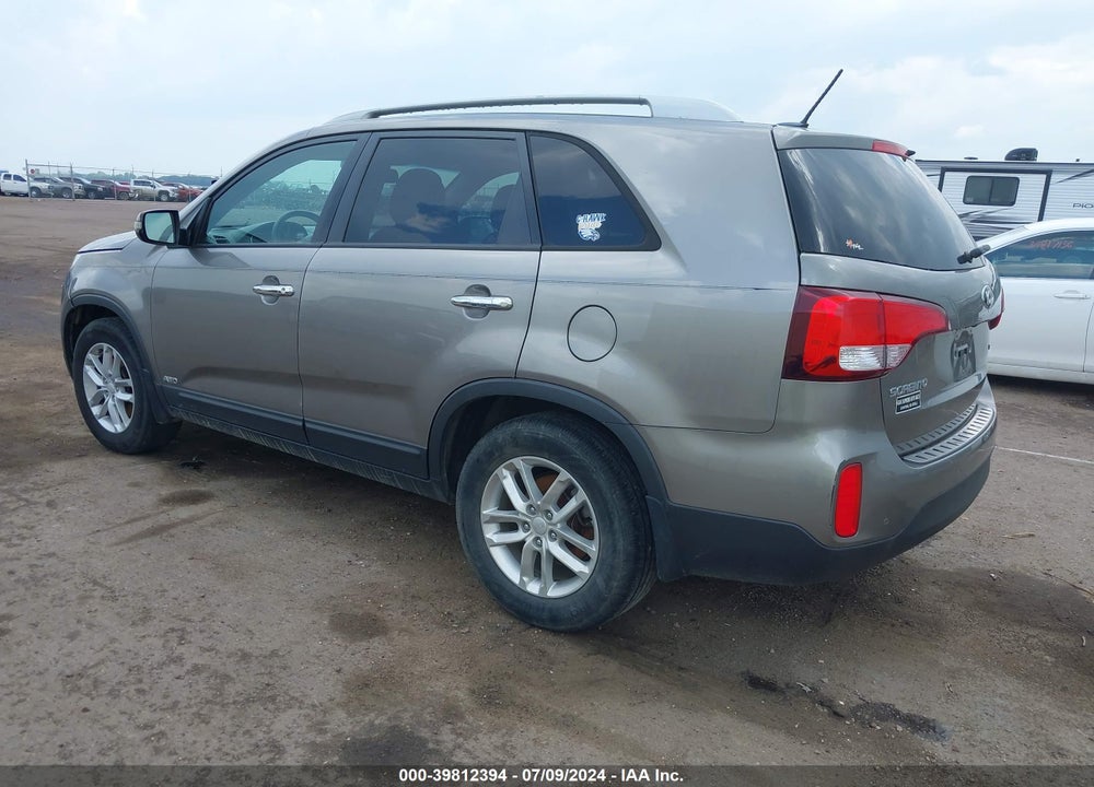 2015 KIA SORENTO LX V6 VIN: 5XYKTDA74FG611624