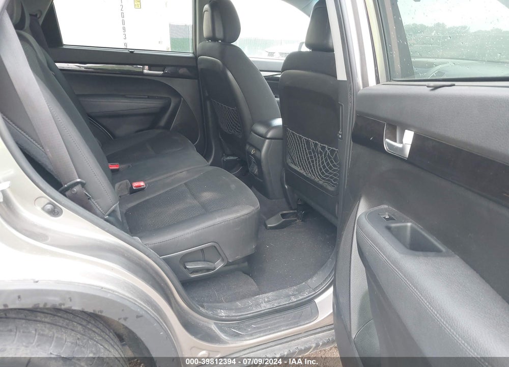 2015 KIA SORENTO LX V6 VIN: 5XYKTDA74FG611624