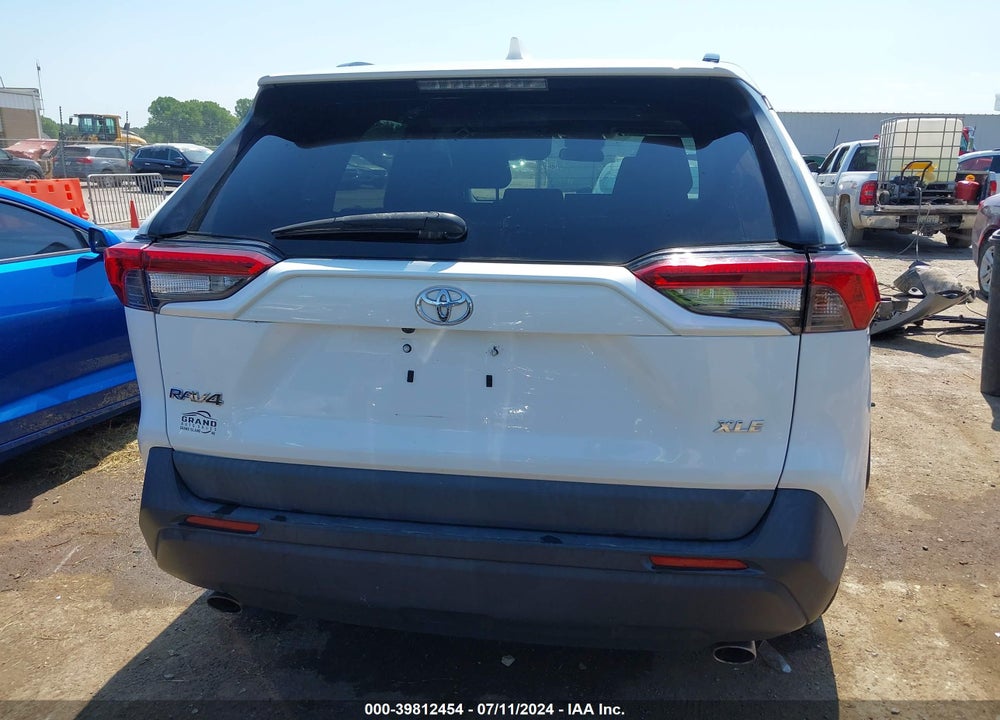 2019 TOYOTA RAV4 XLE VIN: 2T3W1RFV1KW011957