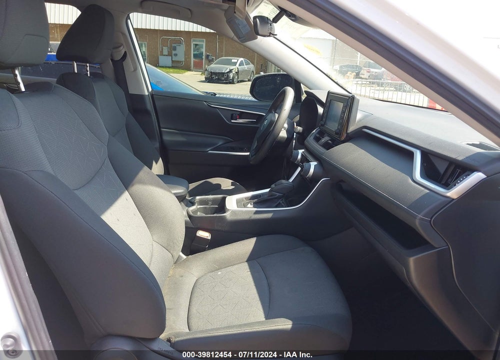 2019 TOYOTA RAV4 XLE VIN: 2T3W1RFV1KW011957