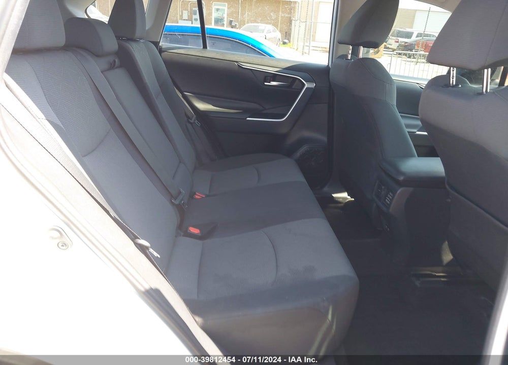 2019 TOYOTA RAV4 XLE VIN: 2T3W1RFV1KW011957