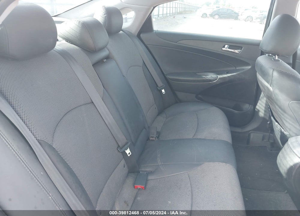 2011 HYUNDAI SONATA SE VIN: 5NPEC4AC8BH049272