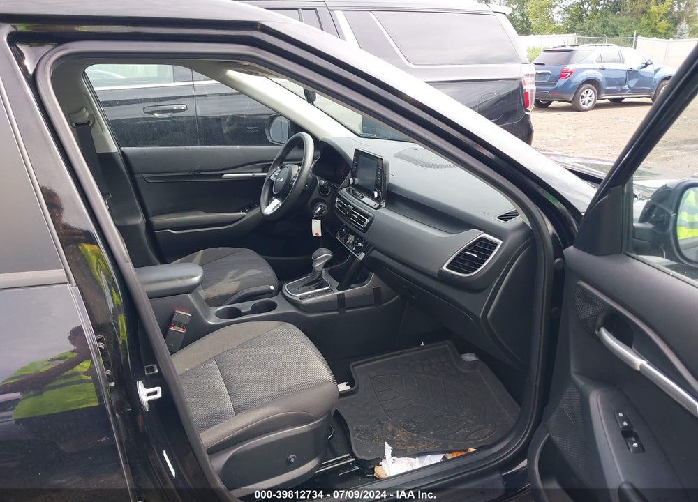 2022 KIA SELTOS LX VIN: KNDEPCAA8N7279903