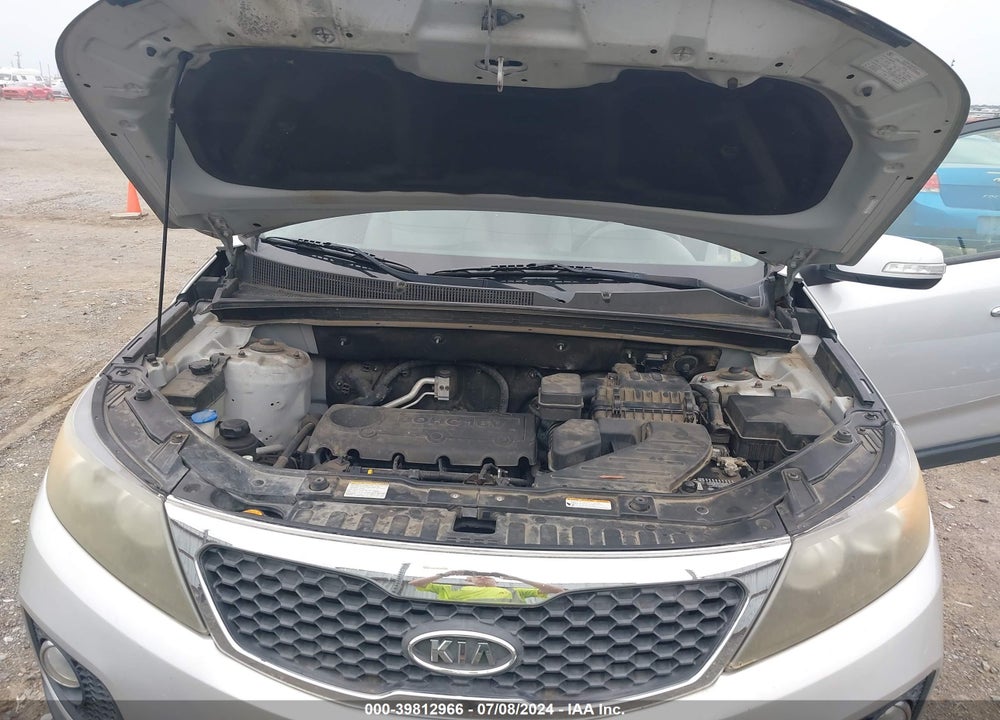 2011 KIA SORENTO LX VIN: 5XYKT4A11BG097401