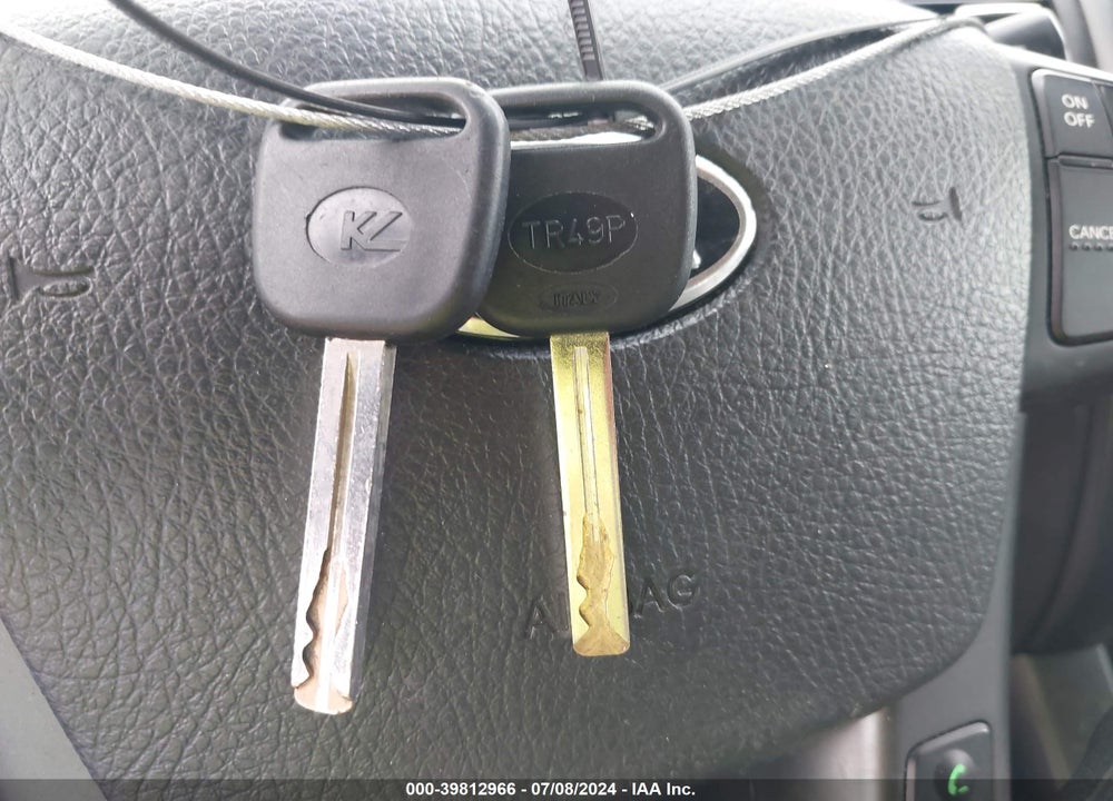 2011 KIA SORENTO LX VIN: 5XYKT4A11BG097401