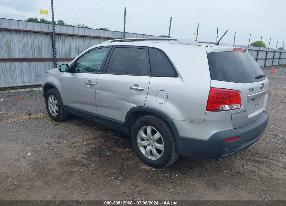 2011 KIA SORENTO LX VIN: 5XYKT4A11BG097401