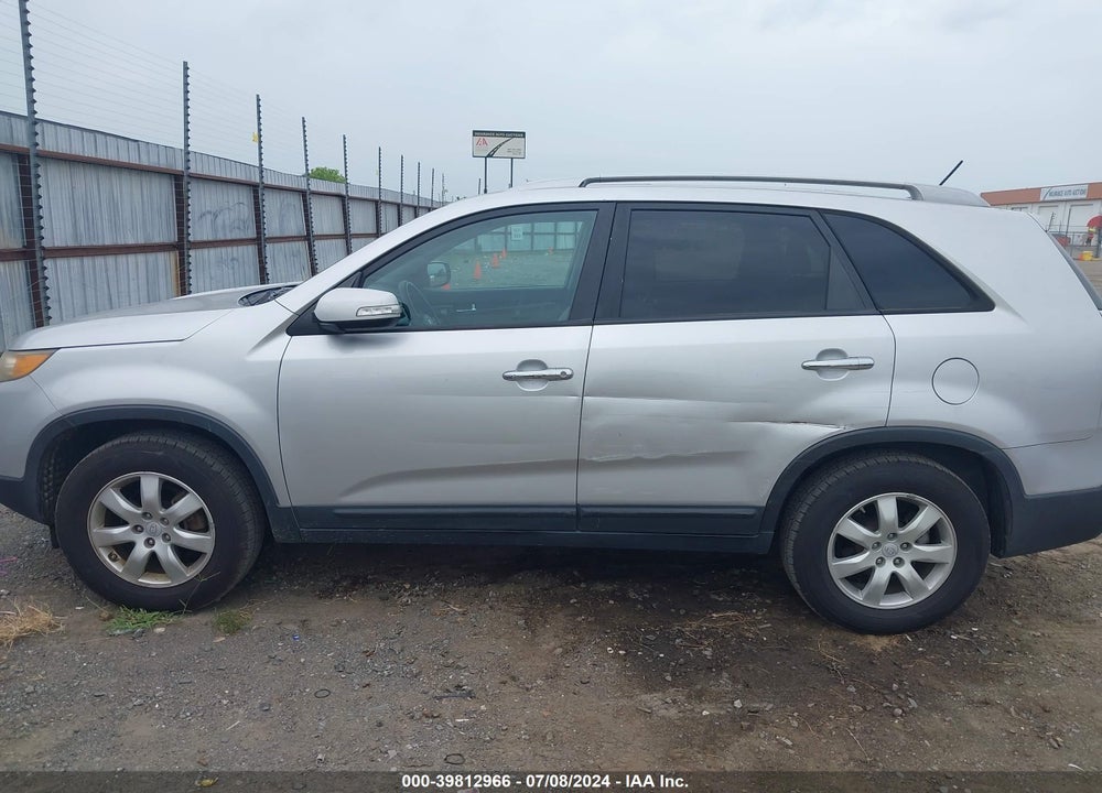 2011 KIA SORENTO LX VIN: 5XYKT4A11BG097401