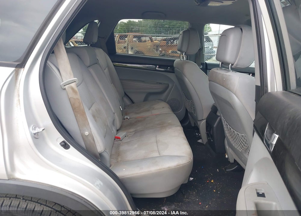 2011 KIA SORENTO LX VIN: 5XYKT4A11BG097401