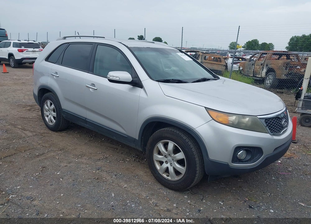 2011 KIA SORENTO LX VIN: 5XYKT4A11BG097401
