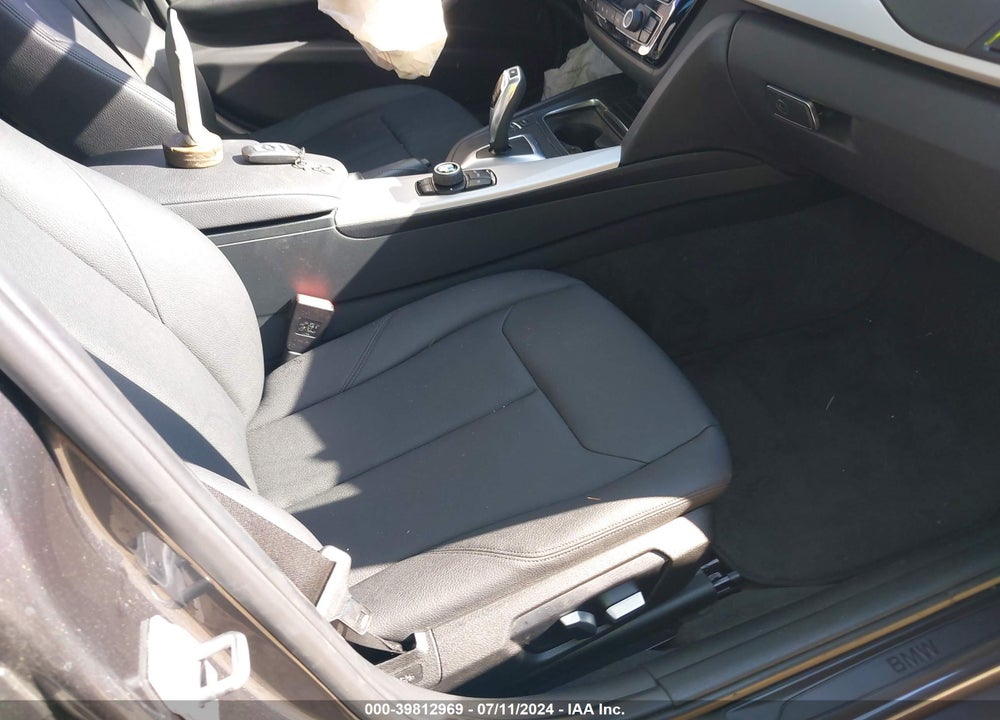 2017 BMW 3 SERIES 320I VIN: WBA8E1G3XHNU18362