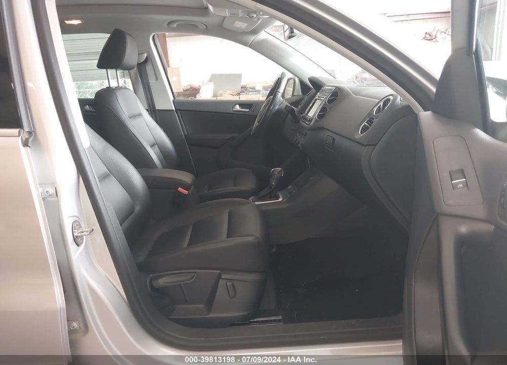 2017 VOLKSWAGEN TIGUAN 2.0T WOLFSBURG EDITION VIN: WVGRV7AX5HW508983