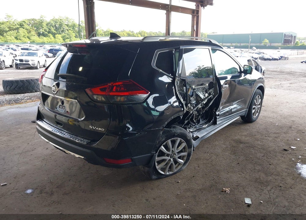 2018 NISSAN ROGUE SV VIN: KNMAT2MV9JP615961