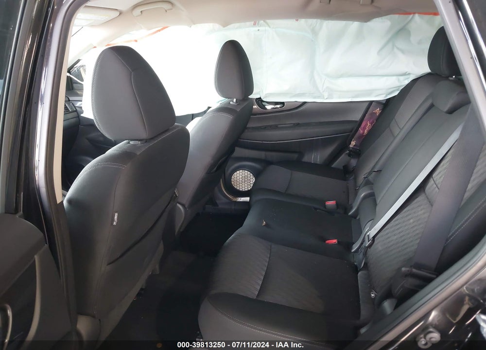 2018 NISSAN ROGUE SV VIN: KNMAT2MV9JP615961