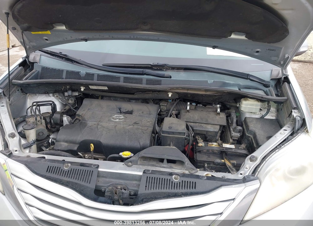 2014 TOYOTA SIENNA LIMITED V6 7 PASSENGER VIN: 5TDYK3DCXES412398