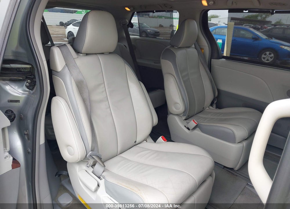 2014 TOYOTA SIENNA LIMITED V6 7 PASSENGER VIN: 5TDYK3DCXES412398