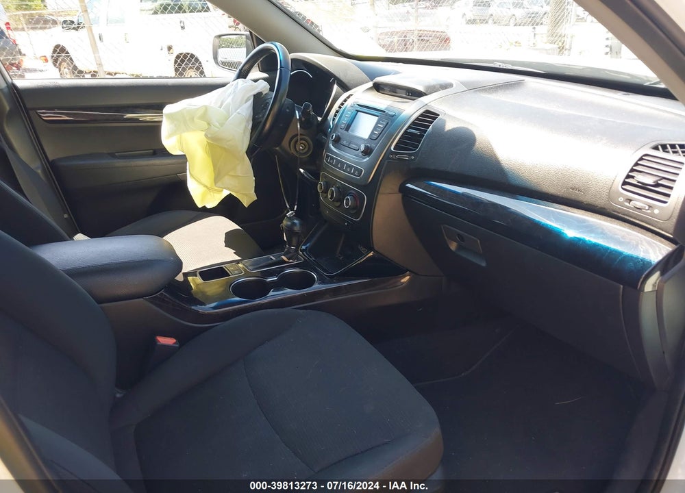 2015 KIA SORENTO LX V6 VIN: 5XYKTDA7XFG625057