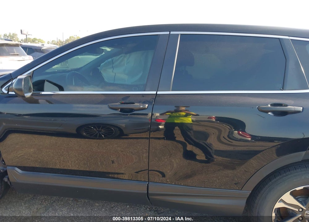 2019 HONDA CR-V LX VIN: 2HKRW5H39KH409573