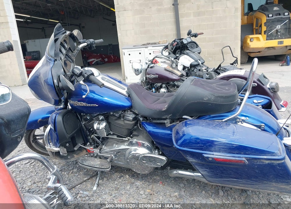 2017 HARLEY-DAVIDSON FLHXS STREET GLIDE SPECIAL VIN: 1HD1KRC1XHB622823