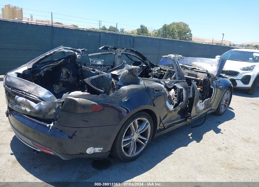 2013 TESLA MODEL S VIN: 5YJSA1DN7DFP27211