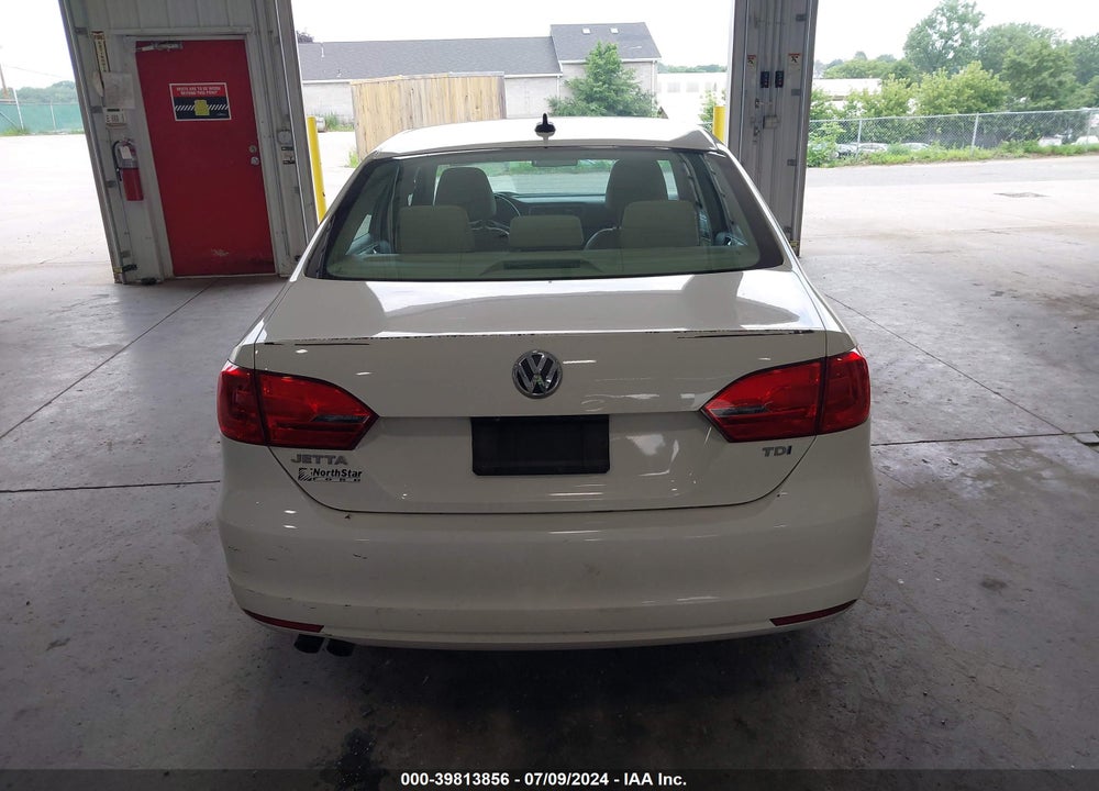 2011 VOLKSWAGEN JETTA 2.0L TDI VIN: 3VWLL7AJ4BM109840