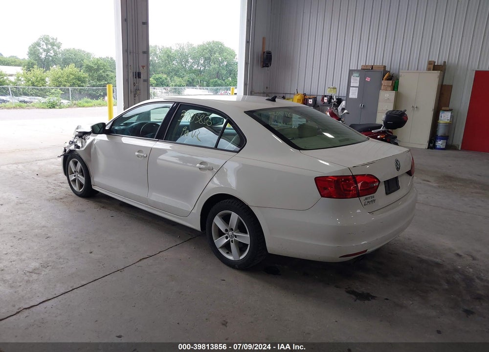 2011 VOLKSWAGEN JETTA 2.0L TDI VIN: 3VWLL7AJ4BM109840