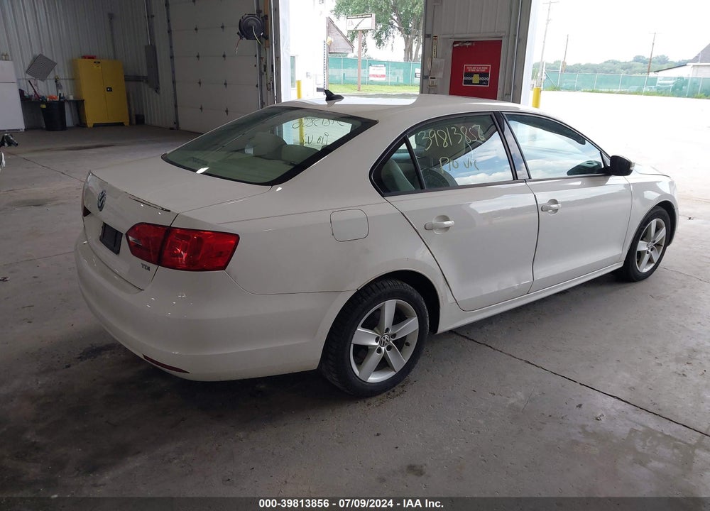 2011 VOLKSWAGEN JETTA 2.0L TDI VIN: 3VWLL7AJ4BM109840