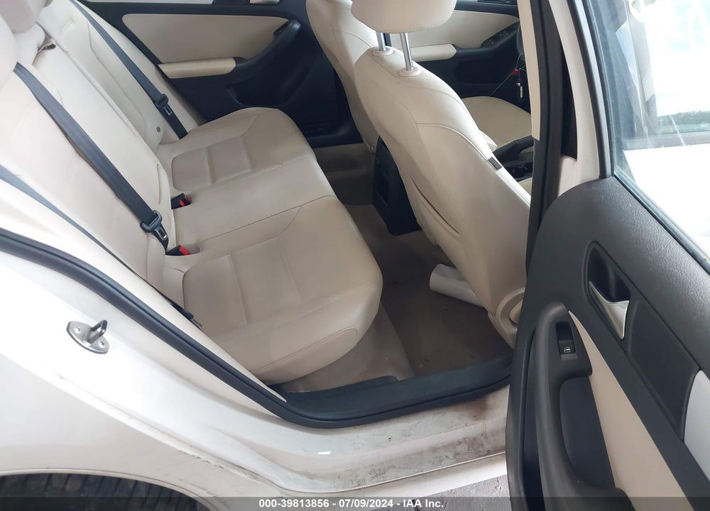 2011 VOLKSWAGEN JETTA 2.0L TDI VIN: 3VWLL7AJ4BM109840