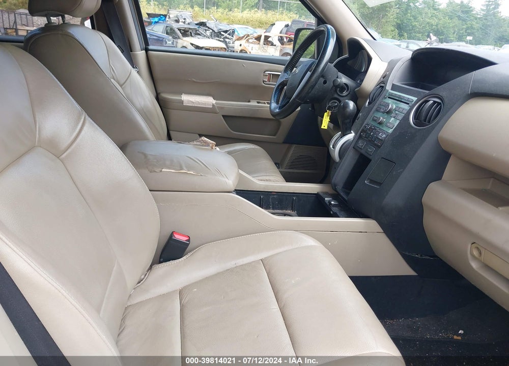 2011 HONDA PILOT EX-L VIN: 5FNYF4H56BB023683