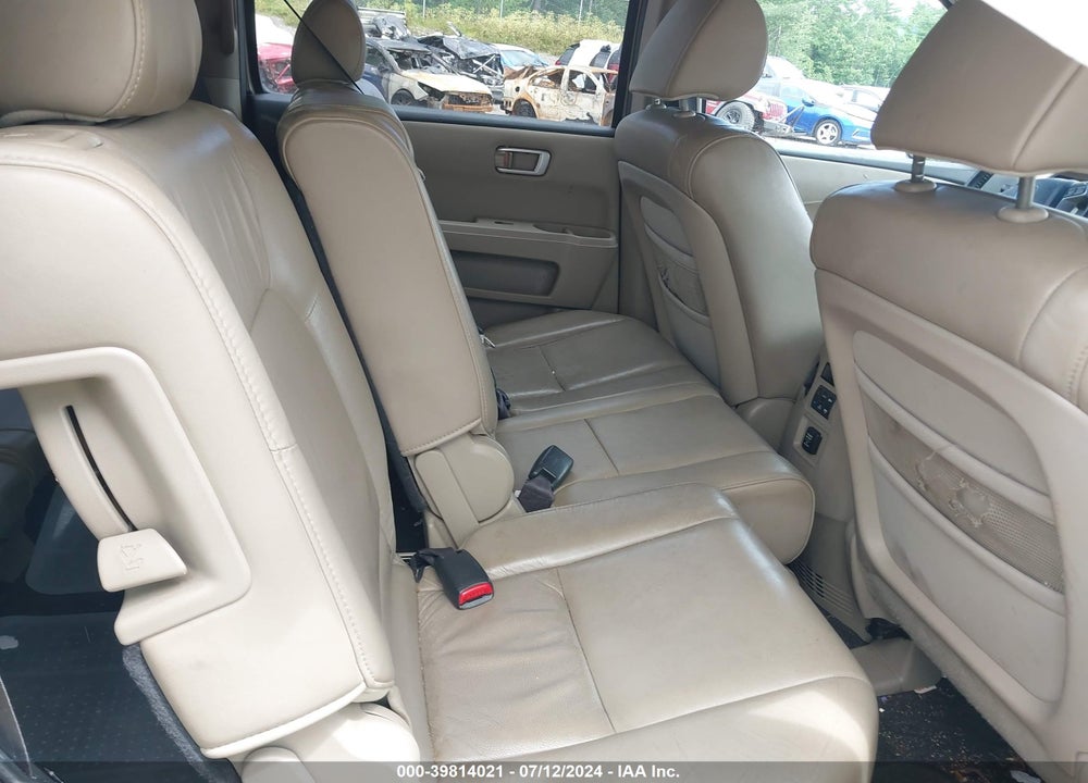2011 HONDA PILOT EX-L VIN: 5FNYF4H56BB023683