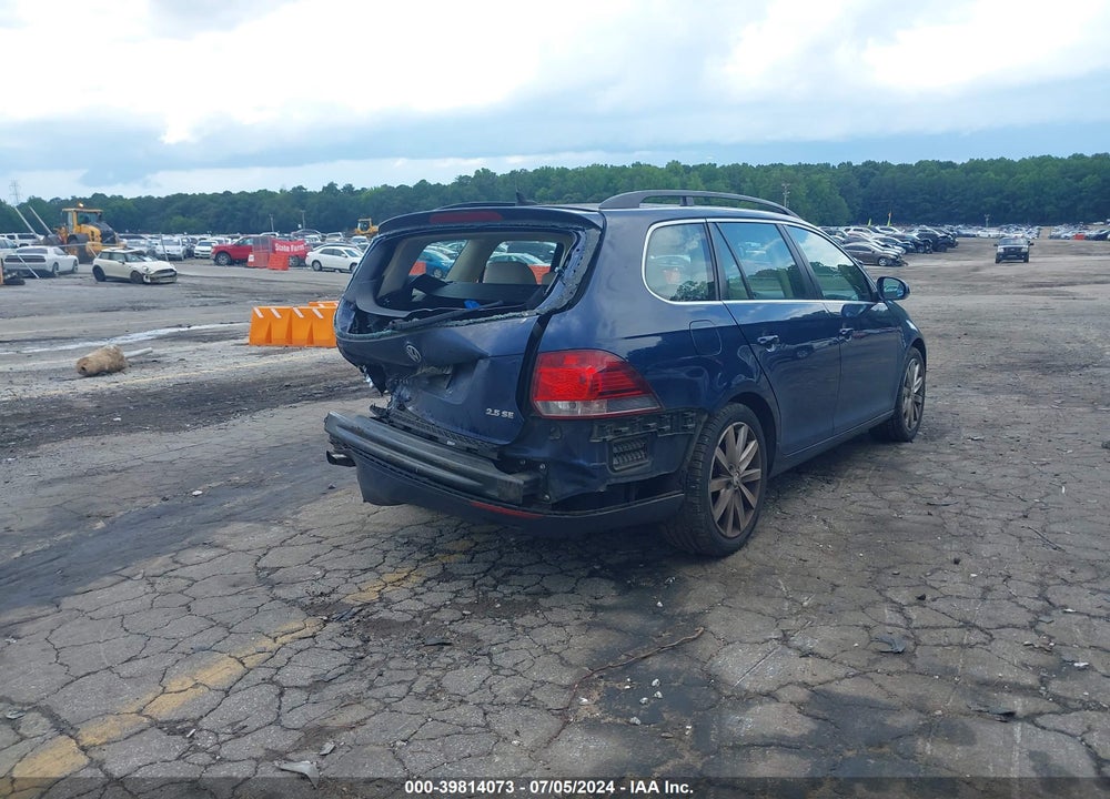2011 VOLKSWAGEN JETTA SPORTWAGEN 2.5L SE VIN: 3VWPZ7AJ3BM625168