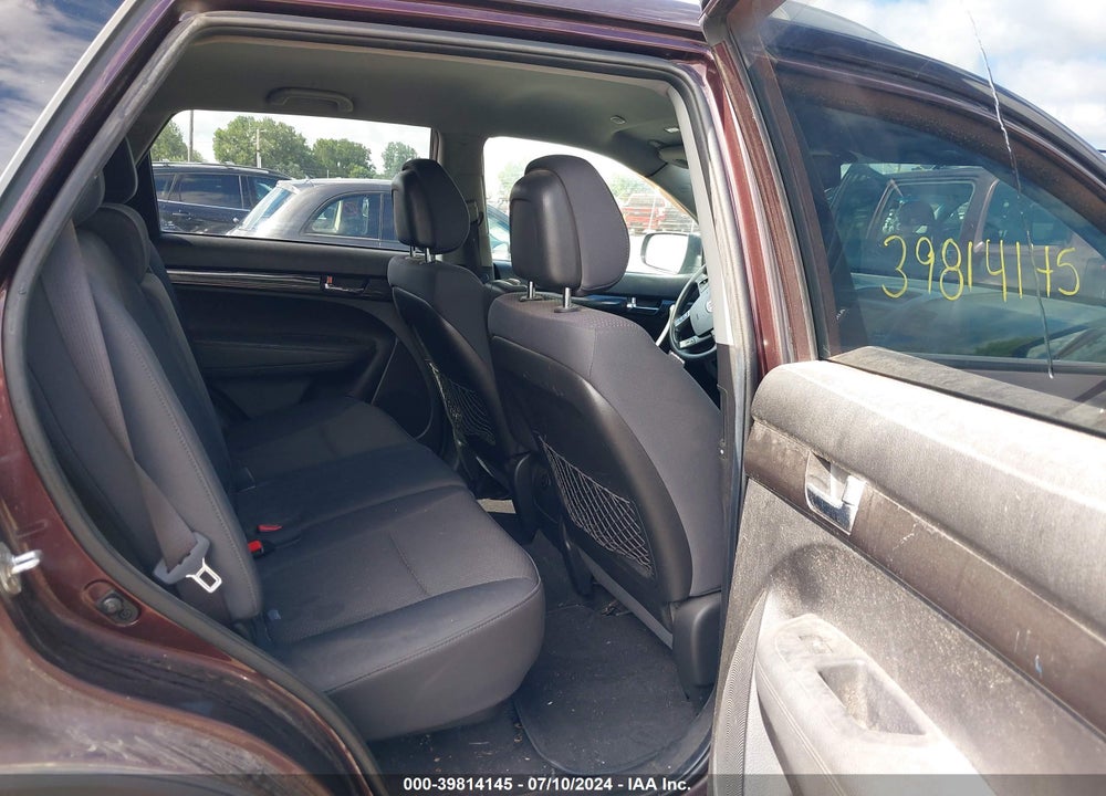 2011 KIA SORENTO LX VIN: 5XYKT3A17BG132212