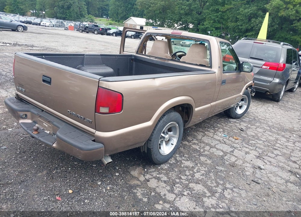 2002 CHEVROLET S-10 LS VIN: 1GCCS14WX28168468