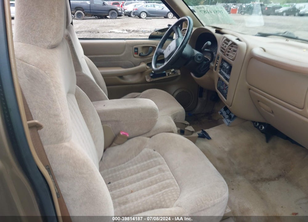 2002 CHEVROLET S-10 LS VIN: 1GCCS14WX28168468