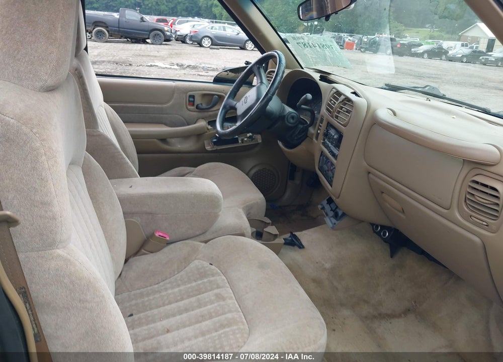 2002 CHEVROLET S-10 LS VIN: 1GCCS14WX28168468