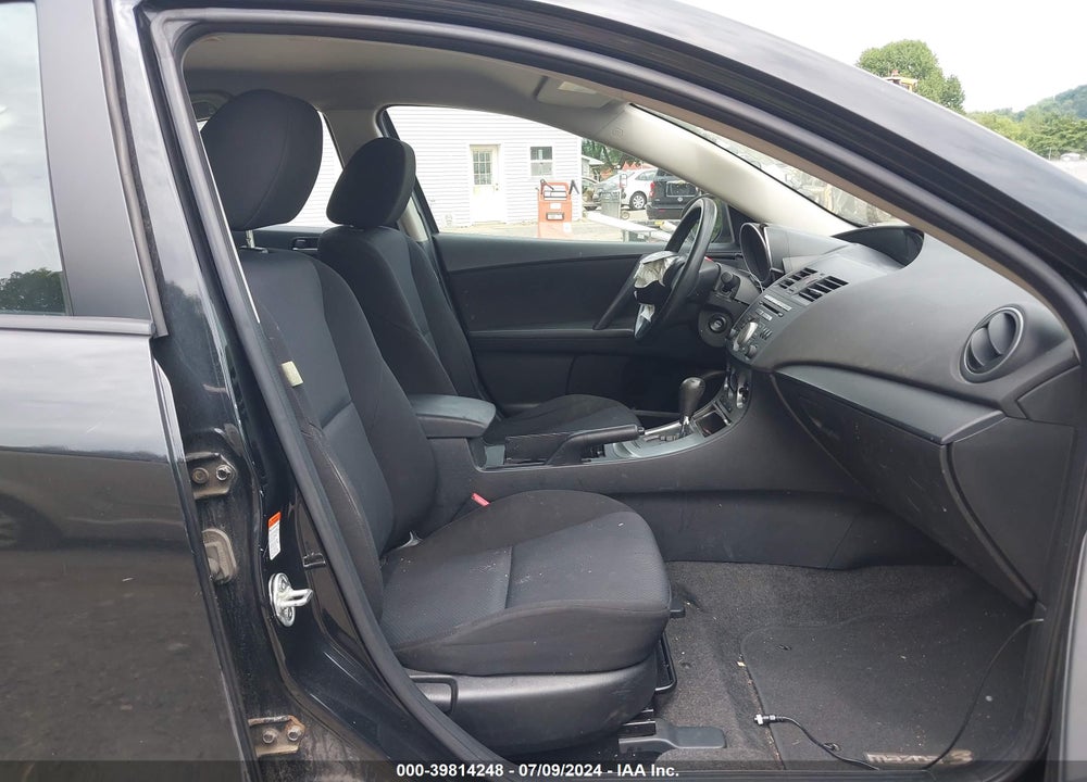 2011 MAZDA 3 I SPORT VIN: JM1BL1UGXB1462429