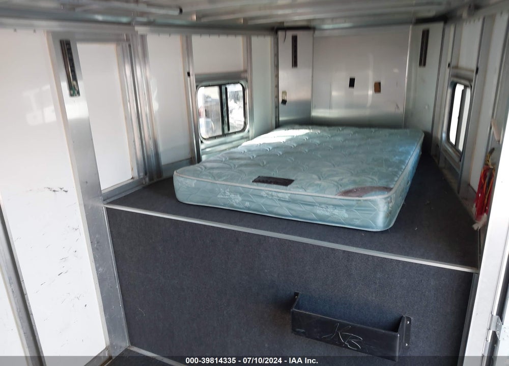 2004 KIEFER BUILT INC --- VIN: 1DVGH18204S045581