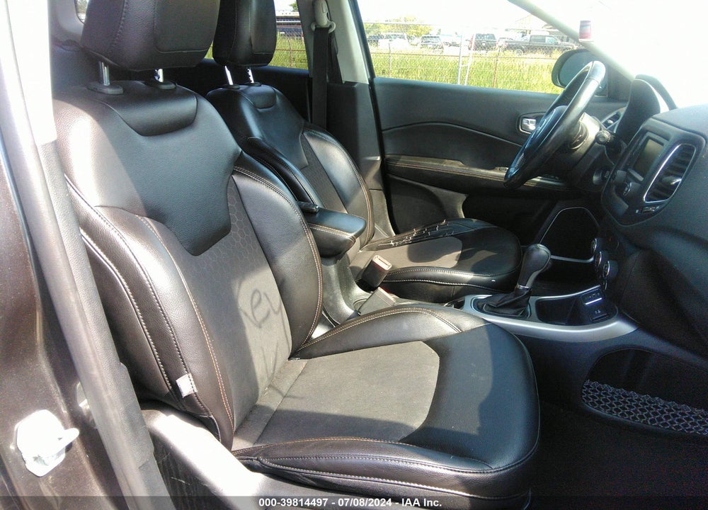 2018 JEEP COMPASS LATITUDE FWD VIN: 3C4NJCBB6JT186537