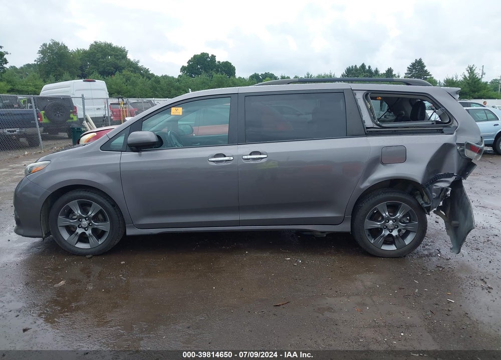 2016 TOYOTA SIENNA SE 8 PASSENGER VIN: 5TDXK3DC0GS747698