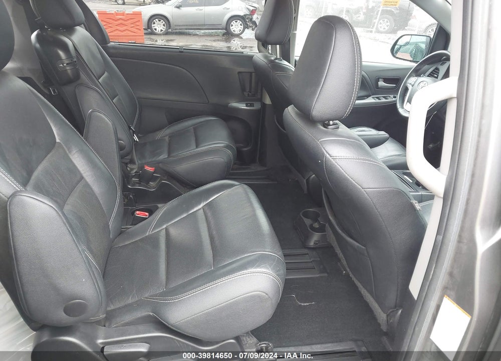 2016 TOYOTA SIENNA SE 8 PASSENGER VIN: 5TDXK3DC0GS747698