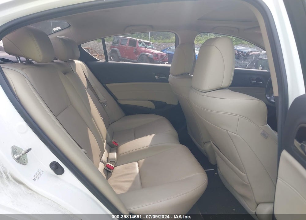 2013 ACURA ILX 2.0L VIN: 19VDE1F77DE015100