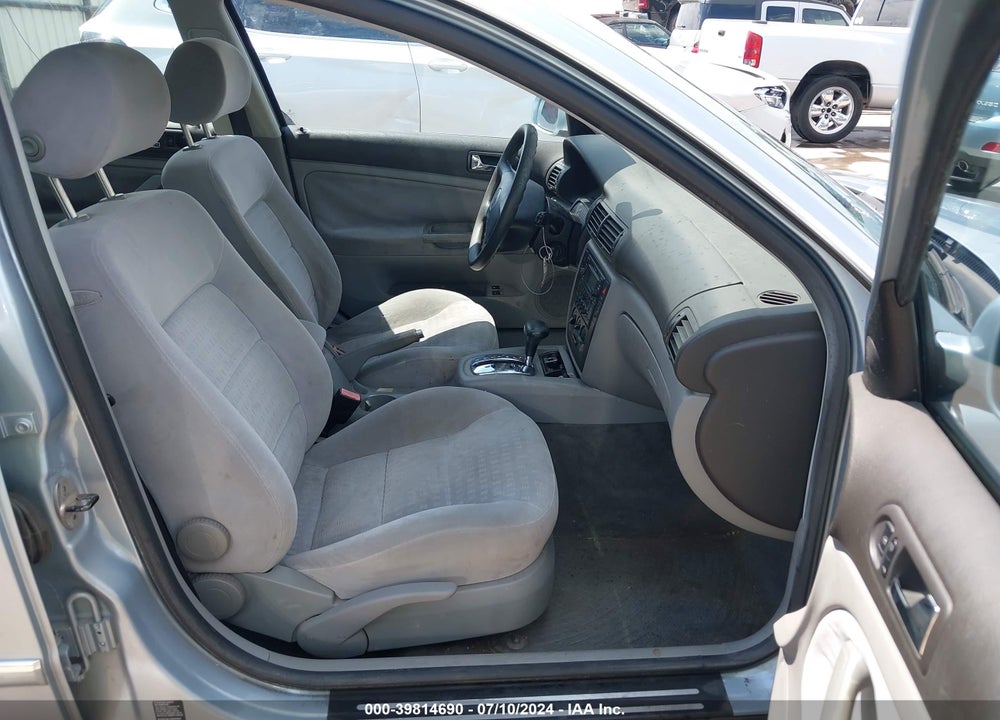 2004 VOLKSWAGEN PASSAT GLS VIN: WVWVD63B44E125568