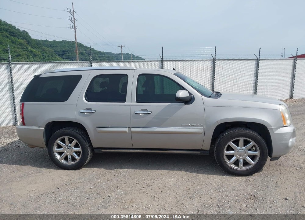 2007 GMC YUKON DENALI VIN: 1GKFK63827J327596