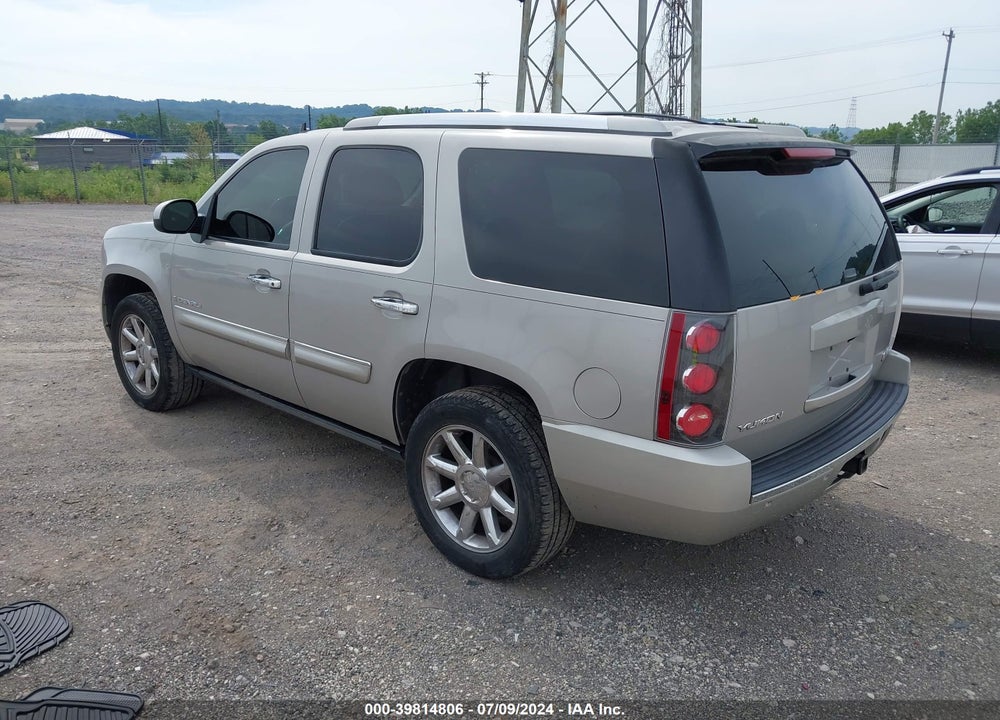 2007 GMC YUKON DENALI VIN: 1GKFK63827J327596