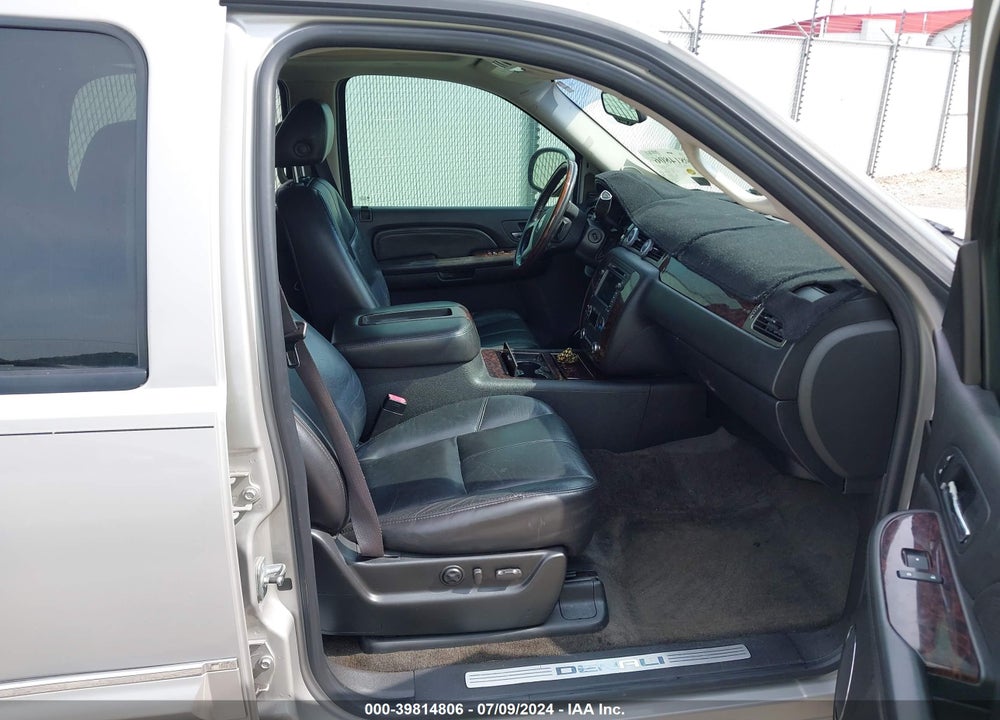 2007 GMC YUKON DENALI VIN: 1GKFK63827J327596