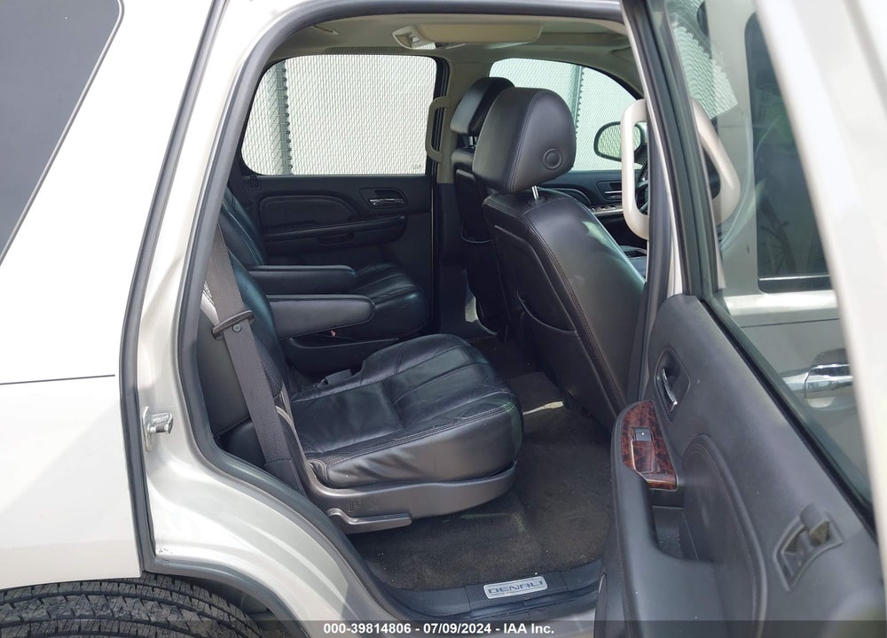 2007 GMC YUKON DENALI VIN: 1GKFK63827J327596
